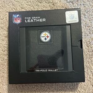 Brand New-NFL Fine Grain Leather wallet